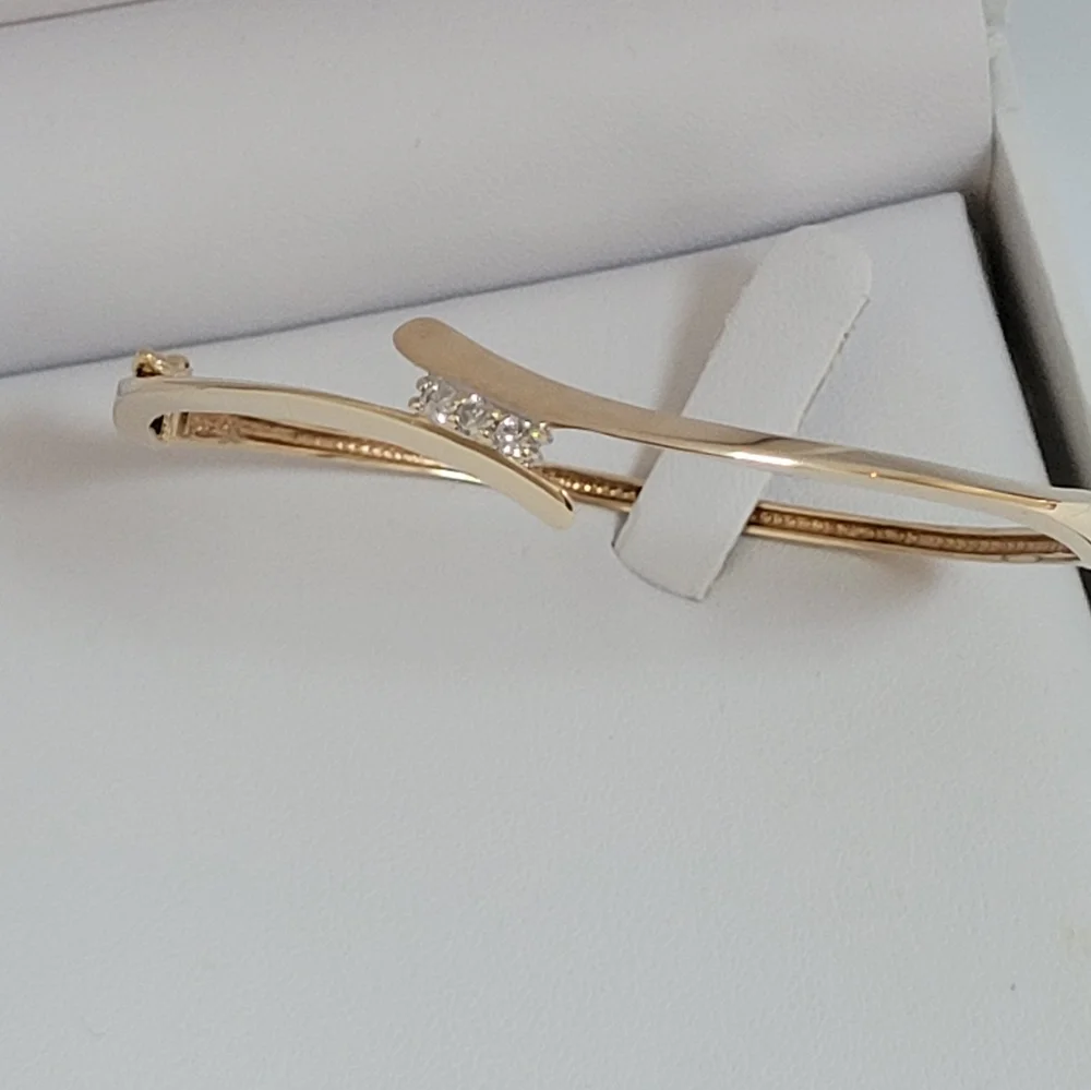 10k Yellow Gold Crossover Natural Diamond Bangle Bracelet. - Picture 2 of 6